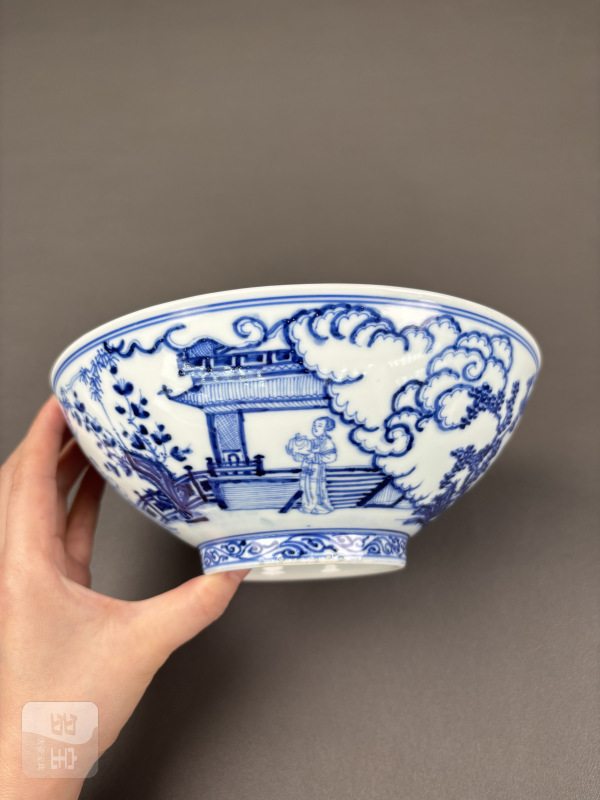 清康熙 仿宣窑青花庭院仕女图碗 - 图3